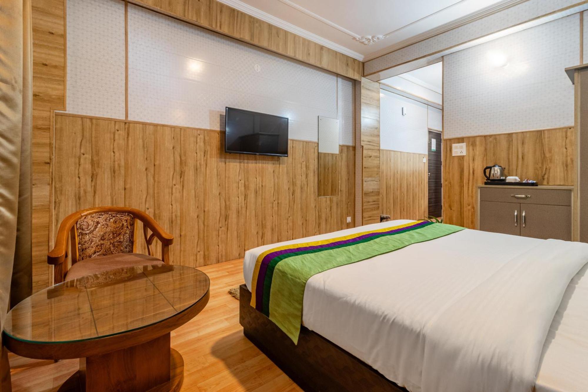 Treebo Srishti Vaikunth With Mountain View Hotel Shimla Buitenkant foto